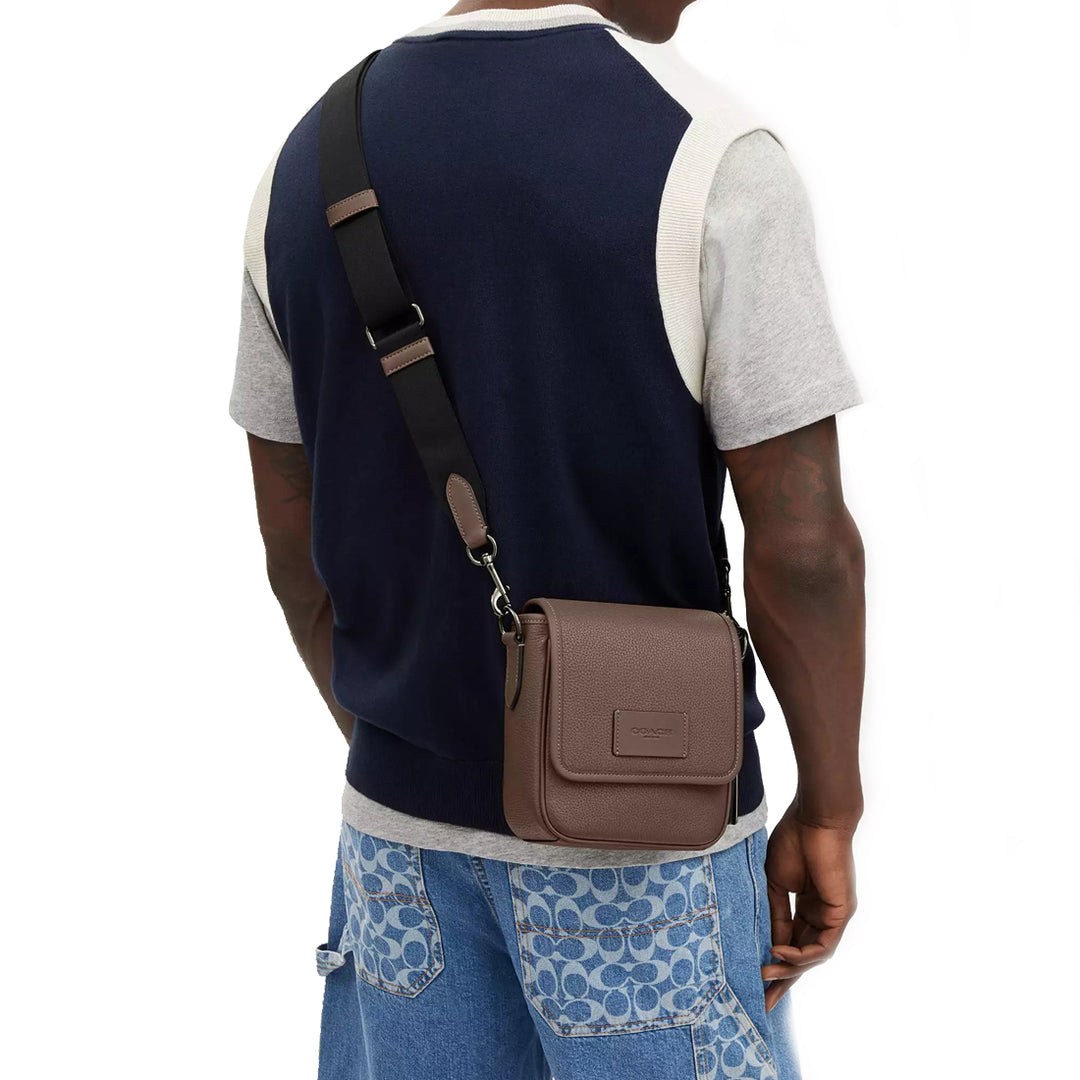 お出掛けに◎【Coach】Lucas クロスボディバッグ CO914 Buy Coach Lucas Crossbody Bag in Dark Stone CO914 Online in