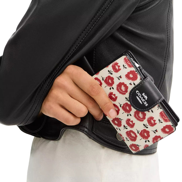Model Carrying Coach Medium Corner Zip Wallet With Floral Print - Chalk/ Black Multi CBO38
