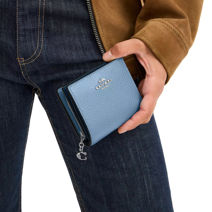 Model Holding Coach Snap Wallet - Pool CBO77