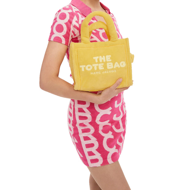 Model Carrying Marc Jacobs The Terry Small Tote Bag - Yellow H058M06PF22
