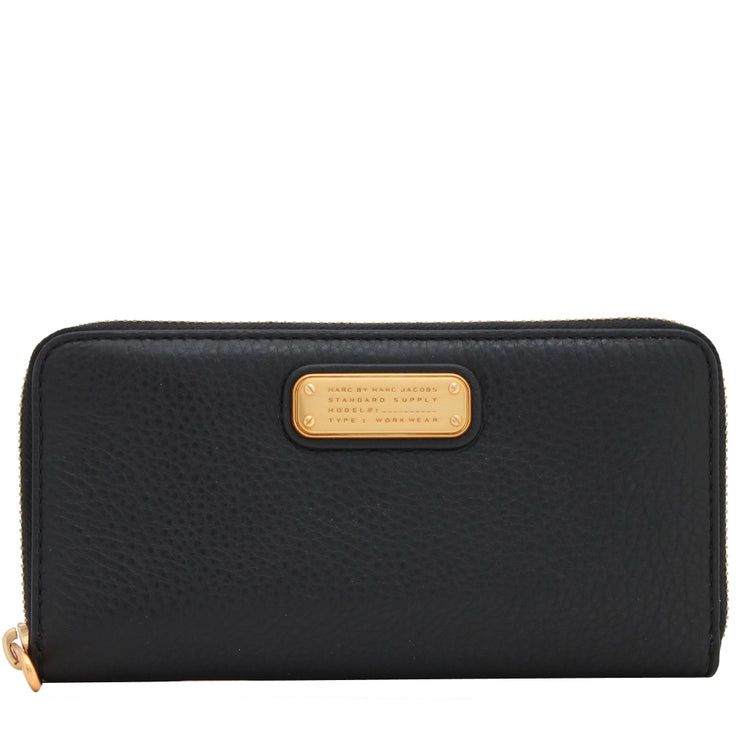 Marc by Marc Jacobs New Q Vertical Zippy Wallet- Black