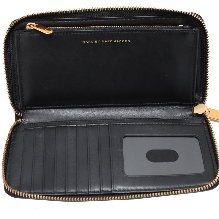 Marc by Marc Jacobs New Q Vertical Zippy Wallet- Black