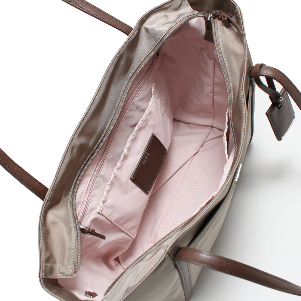 Tumi q tote cheap