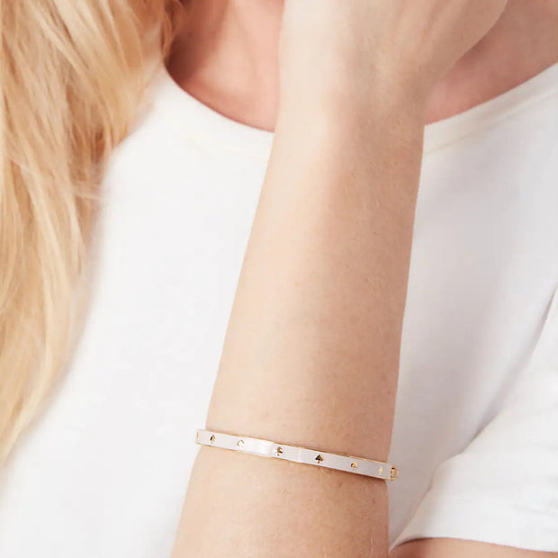 Kate Spade Spot the Spade Enamel Hinged Bangle Bracelet in Chalk Pink o0ru2565